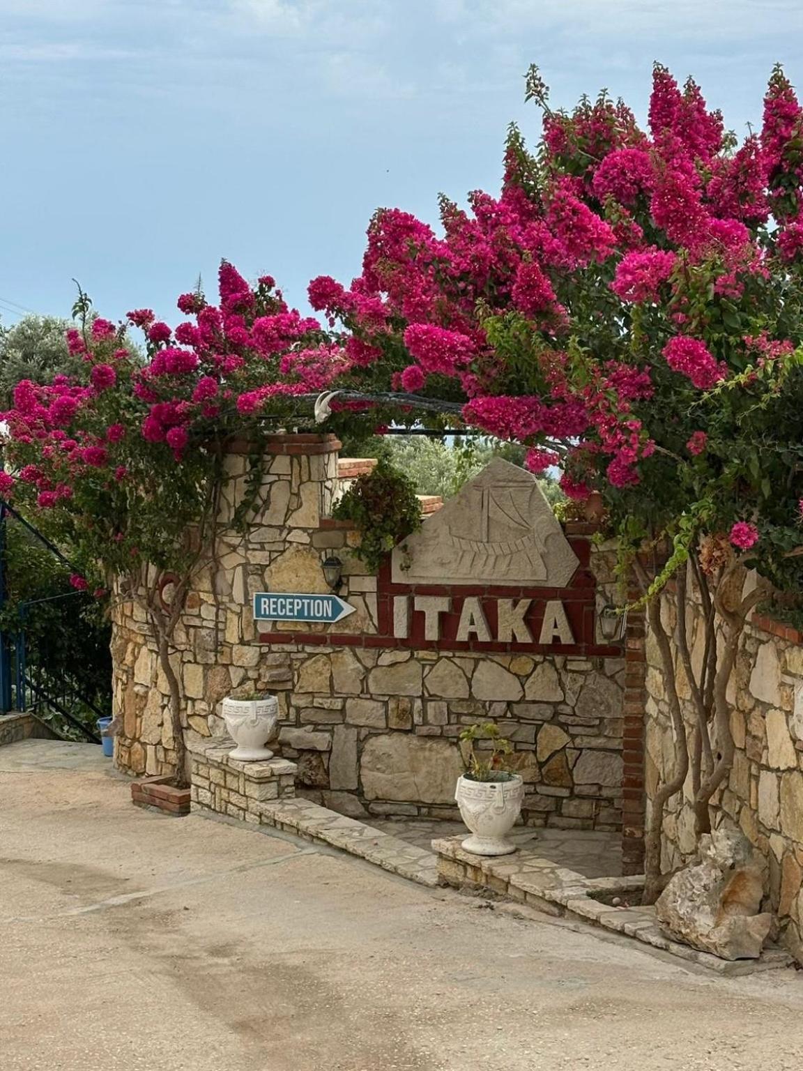 Itaka Summer Rooms Lukova Екстериор снимка